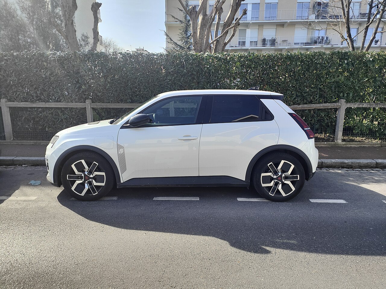Photograph of a Renault 5 E-Tech 150 hp Comfort Range, model year 2025