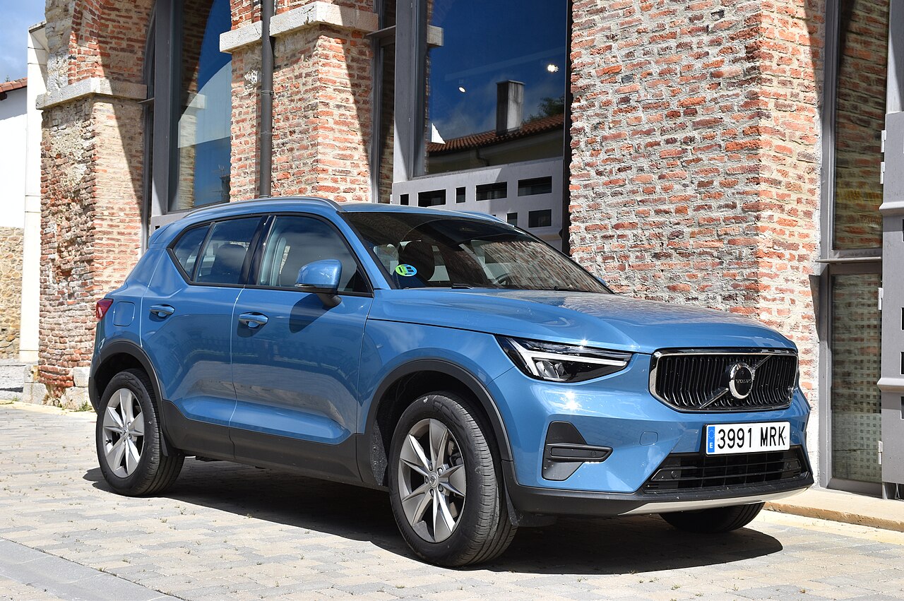 Photograph of a Volvo XC40 B4 AWD, model year 2022